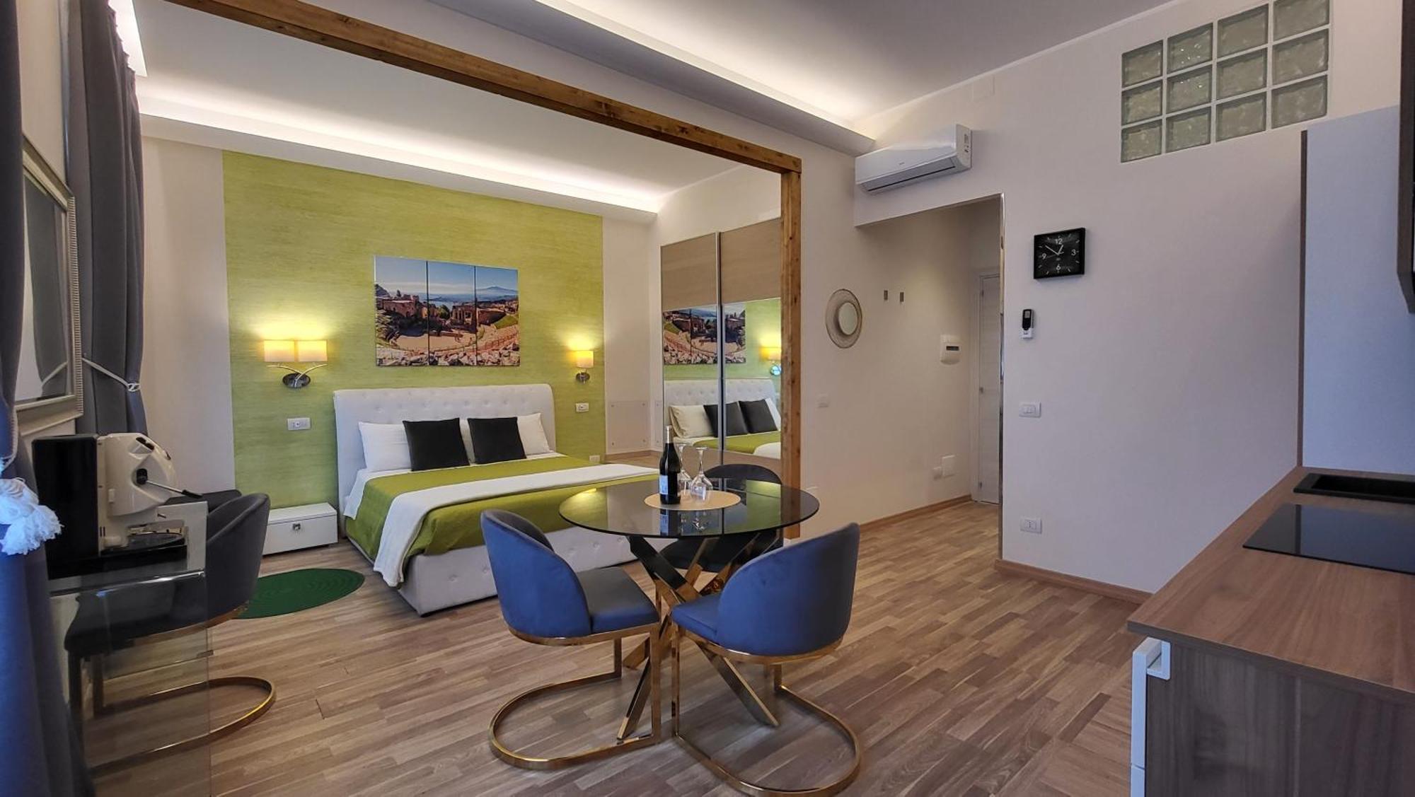 I Due Grifoni Studio Flat Taormina Bagian luar foto