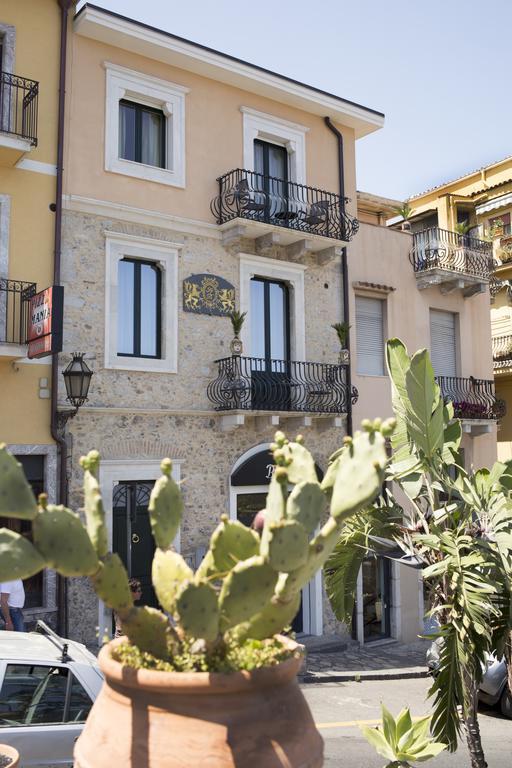 I Due Grifoni Studio Flat Taormina Bagian luar foto