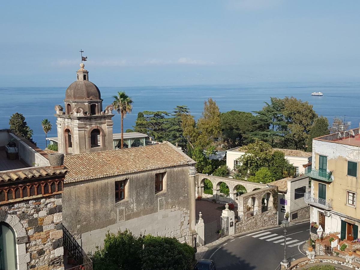 I Due Grifoni Studio Flat Taormina Bagian luar foto